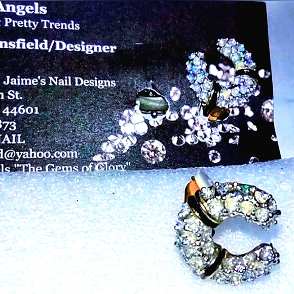 Mega Sparkly Vintage Clip Earrings - Picture 15 of 15